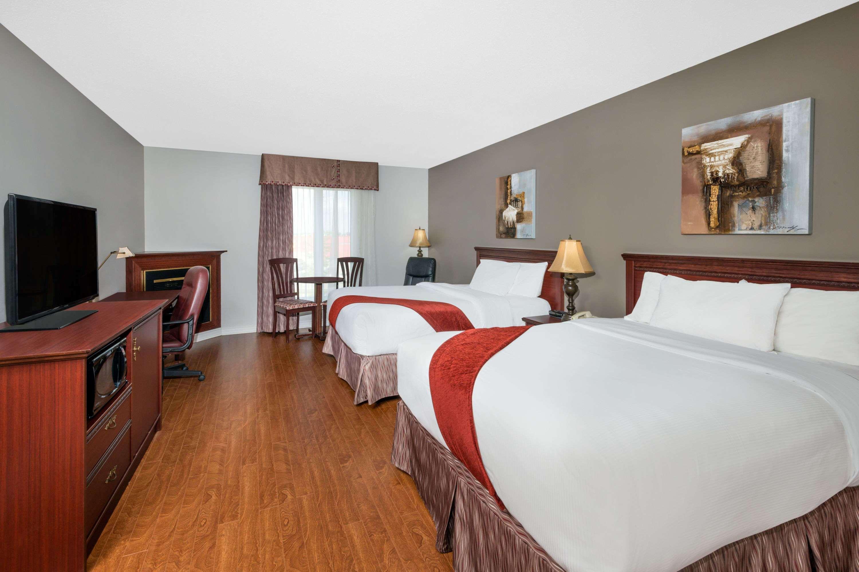 Ramada Plaza By Wyndham Gatineau/Manoir Du Casino Hotel Exterior photo